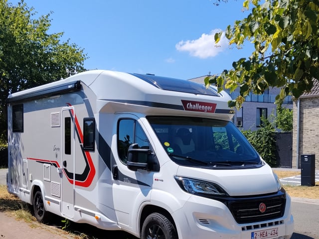 4p Challenger automaat semi-integrated 210 pk uit 2021