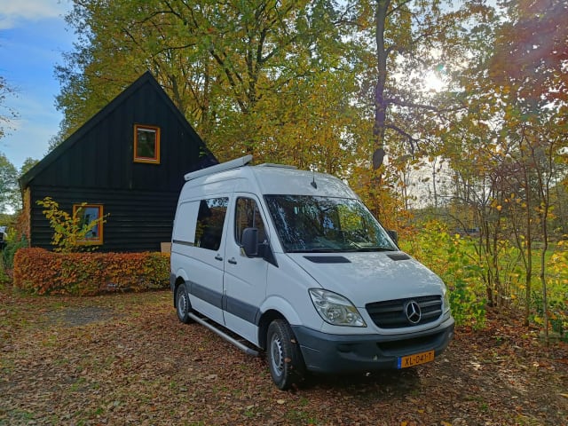 Camping-car compact idéal pour 2 personnes