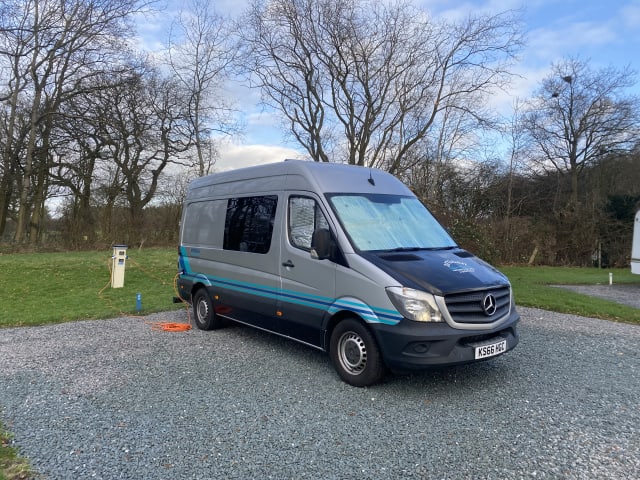 MWB – 5 berth Mercedes-Benz campervan from 2016