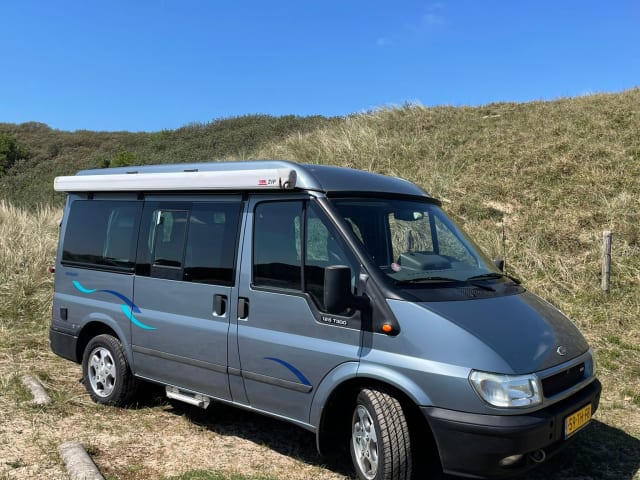 Beau camping-car avec 5 places et 4 couchages