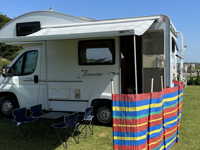 Gladdis – Peugeot Elddis Sunseeker 100 mit 4 Schlafplätzen aus dem Jahr 2010