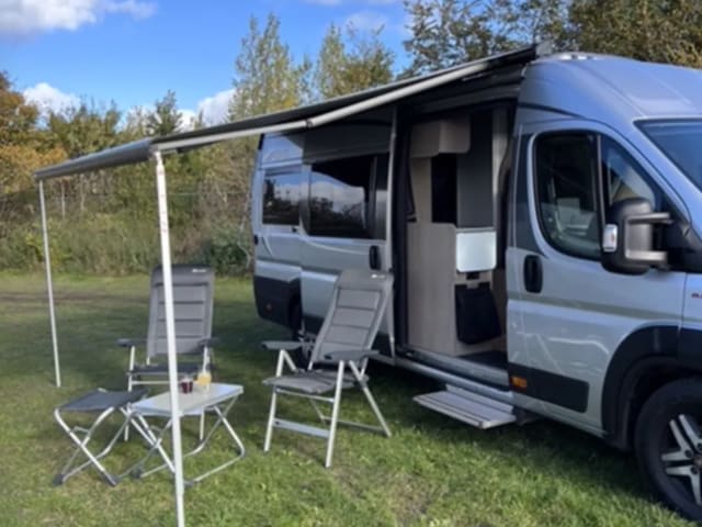 Zilver – Bellissimo bus camper (Argento) con layout pratico e completo