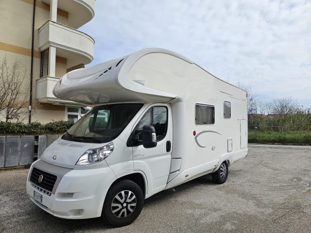 Giotto – Giottiline Dachboden-Wohnmobil 6 Sitzplätze 