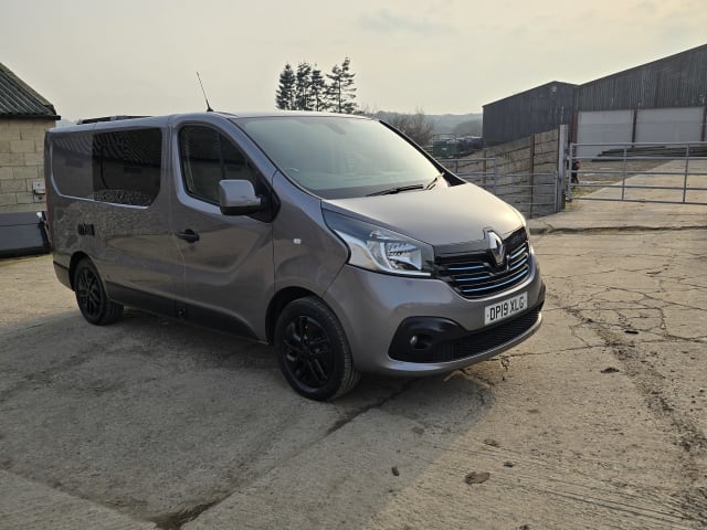 Roy – Renault-Campervan mit 2 Schlafplätzen ab Baujahr 2019 – Versicherung inklusive!