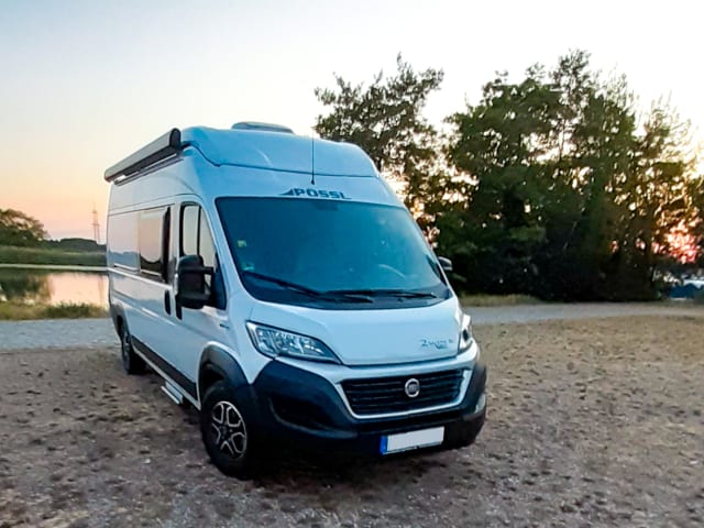 maxi 972 – Panel van with pop-up roof