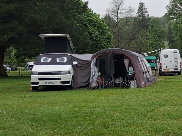 Talullah Zog – Camper Volkswagen T5 4 posti letto dal 2012