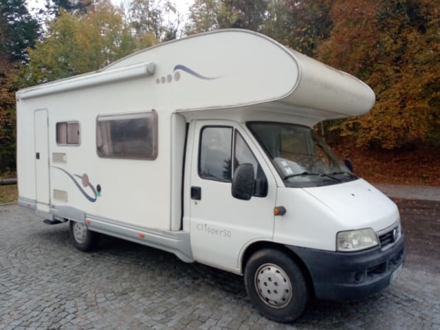 Clipper 50 – Family overcab - 7 seats