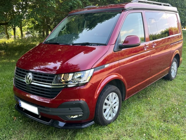 Roxanne – 4 berth Volkswagen campervan from 2020