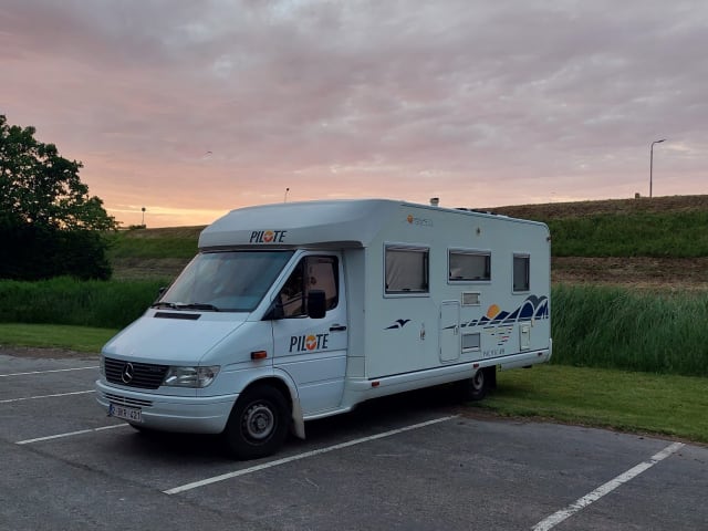 Polly – Mercedes-Benz Camper Pacific 691