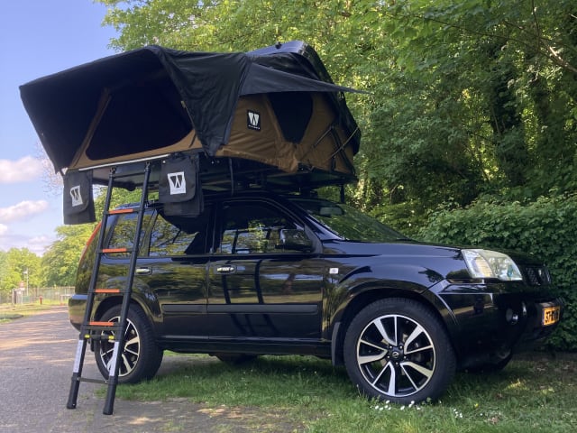 Luxe avontuur – SUV with luxury roof tent