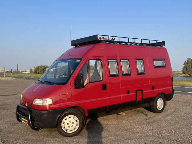 Camping-car 2p Citroën Jumper 2,5l Diesel, semi-intégré.