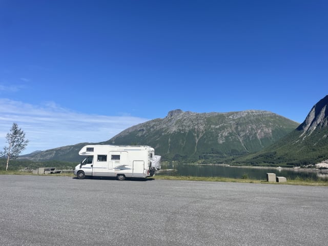 Ons huisje – Off-grid 5P alkoof Adria met Maxxfan