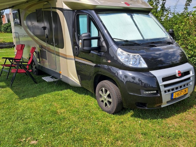 Burstner Nexxo, very spacious and very complete