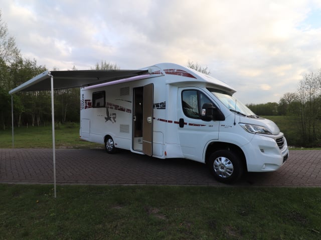 3-pers. Rimor camper | Queensbed | Airco | Luifel | Fietsendrager | 