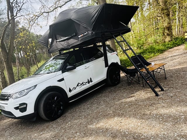 Jaxx  – luxury 4*4 with XL Roof Tent