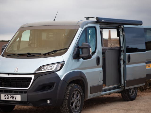 Camper Peugeot Boxer con 2 posti letto