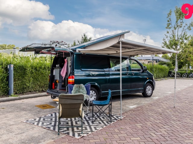 Menoenie – 4-person Volkswagen camper van