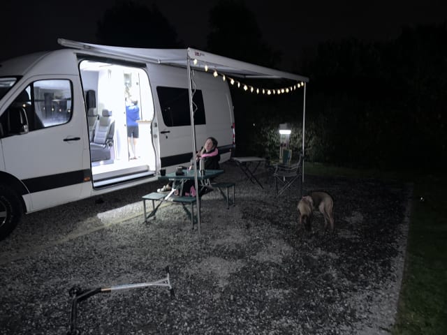 Callie – 5 berth Mercedes-Benz campervan from 2014