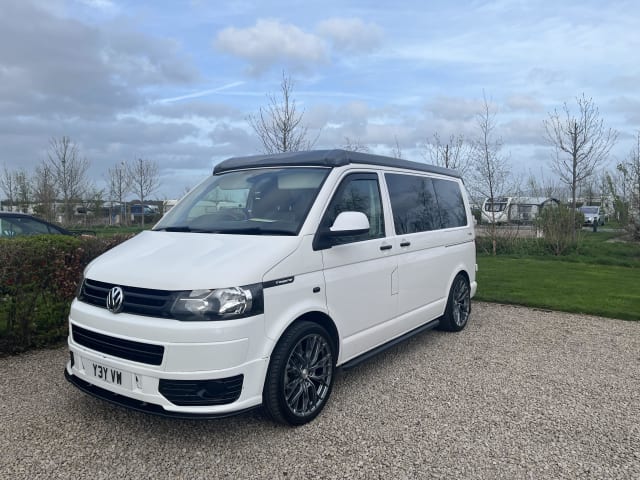 Cooper – Luxe Volkswagen Transporter 4 persoons POP TOP met Luifel