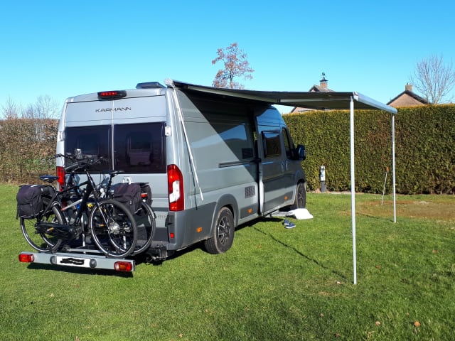 Camping-car avec 2 lits de longueur. Automatique 150 ch.