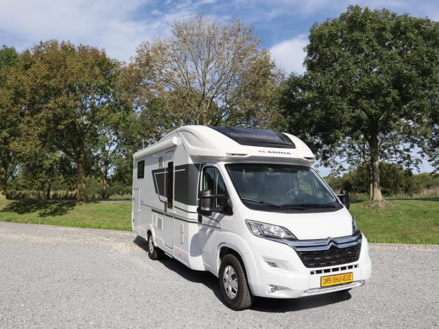 4p Adria Mobil semi-integrated 140 PK uit 2022