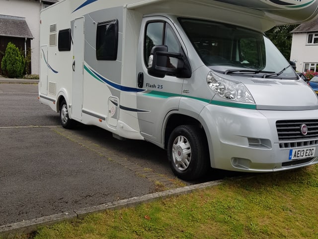 Flash  – 6 berth motorhome with heating 