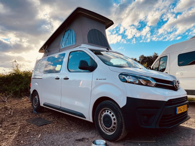 Budgee 🌱⚡️ – 100% electric campervan with solar cooking ☀️ 