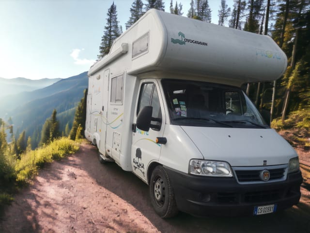 Camper Family Adventure  – Camper Mansardato, Pilote, Super Accessoriato, Aria Condizionata