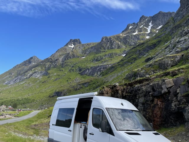 Off-grid Mercedes-Benz bus from 2008