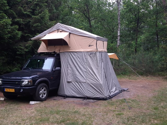 Land Rover Discovery avec tente de toit !