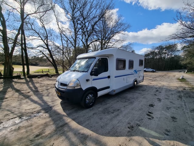 SKY Traveller – Ruime camper voor 2 personen met 2 aparte bedden