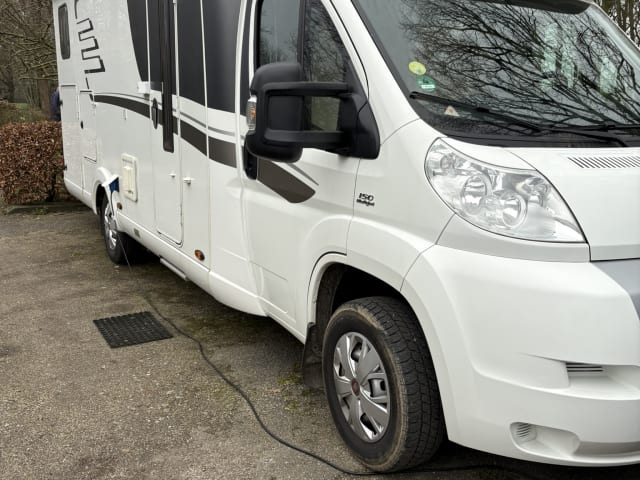 2p Hymer semi-integrated uit 2015