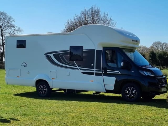 Swift Edge – Camper di lusso con 6 posti letto