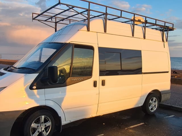 Mr Explorer – Unique 4 berth (2 adults/ 2 children) medium wheel base transit conversion