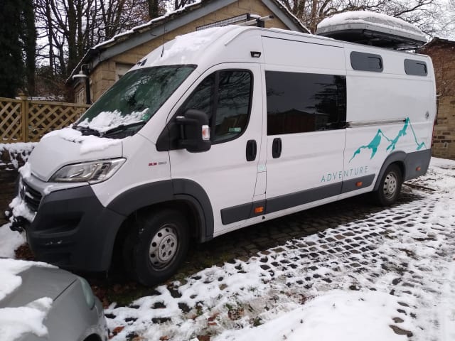 Scout – Fiat Ducato Family Adventure Campervan - 4 Reisesitze, Schlafplätze 4-6