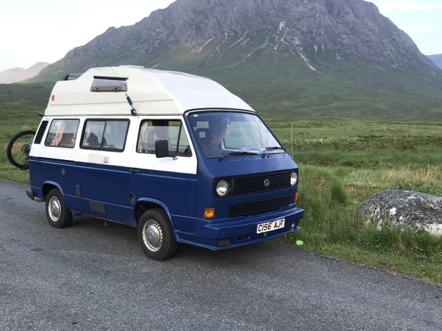 Blue – Volkswagen Wohnmobil mit 4 Schlafplätzen aus dem Jahr 1986