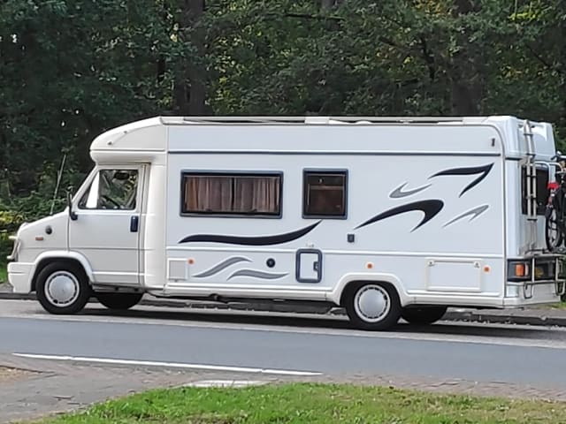 Spacious camper for up to 4 people with access to Umweltzonen (D)