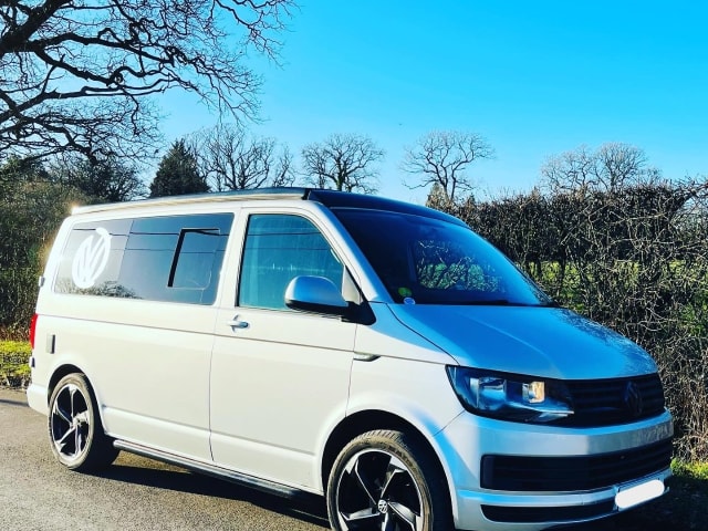 Volkswagen T6 Wohnmobil mit 4 Schlafplätzen