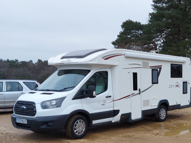 South Coast Explorer – 4 berth Roller Team Coachbuilt from 2017