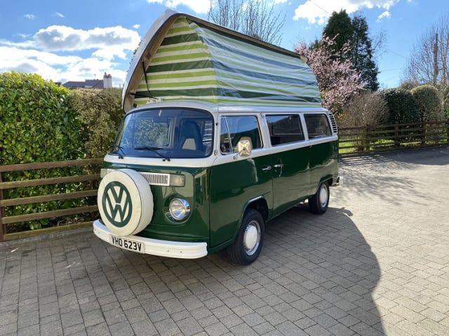 Monty – Monty - 4-persoons VW-campervan uit 1979  