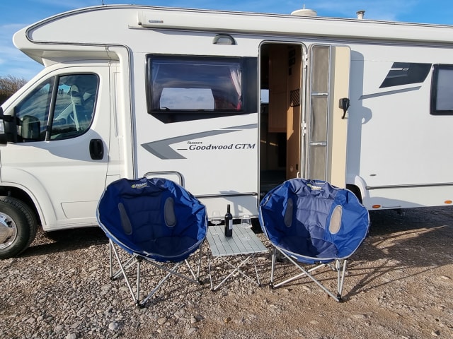 Teo - 4 Berth – Notre camping-car bien-aimé prêt pour votre prochaine aventure