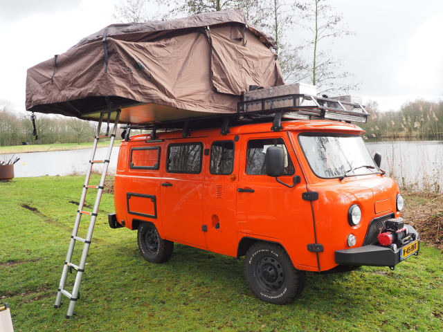 Willempie  – Stoere, opvallende 4x4  Bukhanka Expedition 