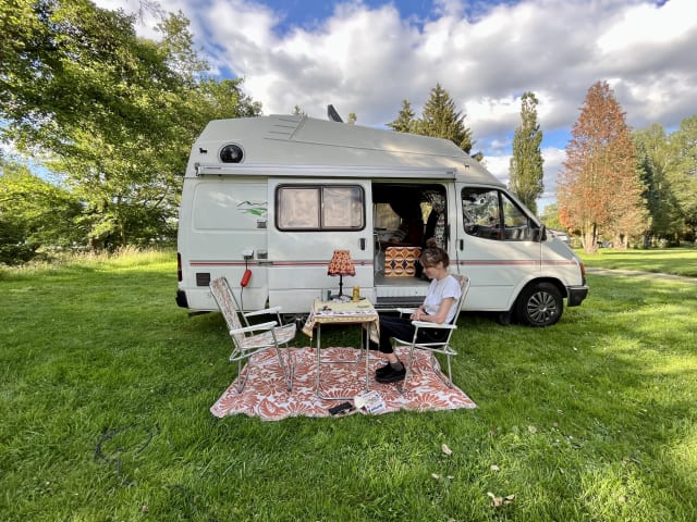 Tina – Camper Ford Transit retrò hippie a benzina