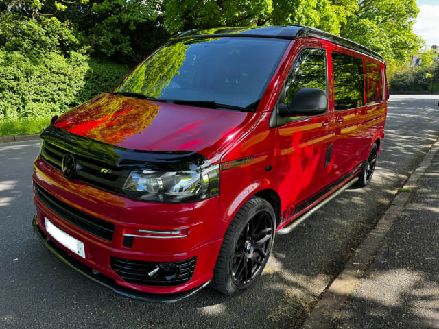 Veronica – VW T5.1 LWB Transporter mit KING-SIZE-Bett