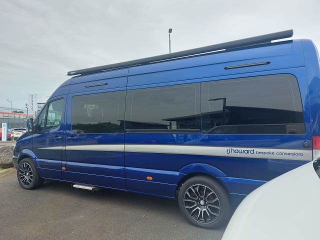 Bushys Bus – 3 berth Mercedes-Benz bus from 2011