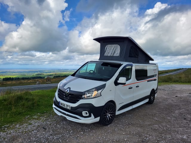 Renée – Renault-camper met 4 slaapplaatsen