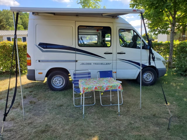 Barry Klasbak – Kompakter, gemütlicher und gepflegter Mercedes Sprinter für 2 (große) Personen