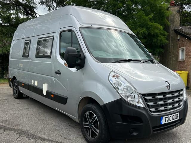 Izzy – 2 berth Renault bus from 2012