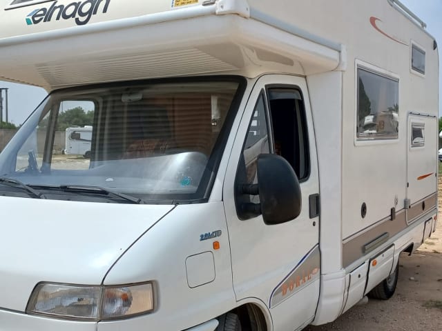 Elnagh Doral 105  (Bagus) – Rent a camper in Puglia with air conditioning