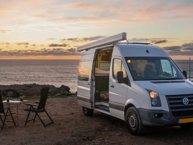 Horizon – Adventurous off-grid campervan, solar power, Nespresso (winter-proof)